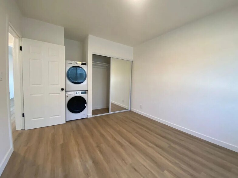 More Photos Of 5115 Clinton St, Los Angeles Apartments For Sale