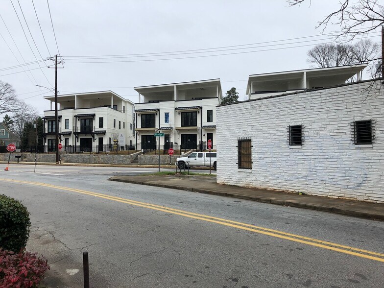 More Photos Of 210 Flat Shoals Ave SE, Atlanta Freestanding For Sale