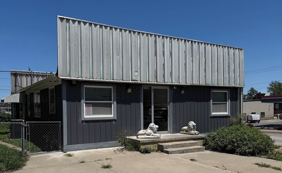 Primary Photo Of 4036 S 42nd St, Omaha Freestanding For Sale