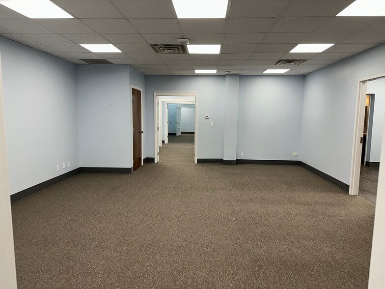 More Photos Of 9130 Otis Ave, Indianapolis Showroom For Sale