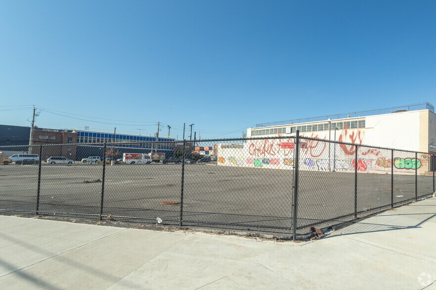 More Photos Of 5412 48th St, Maspeth General Retail For Lease