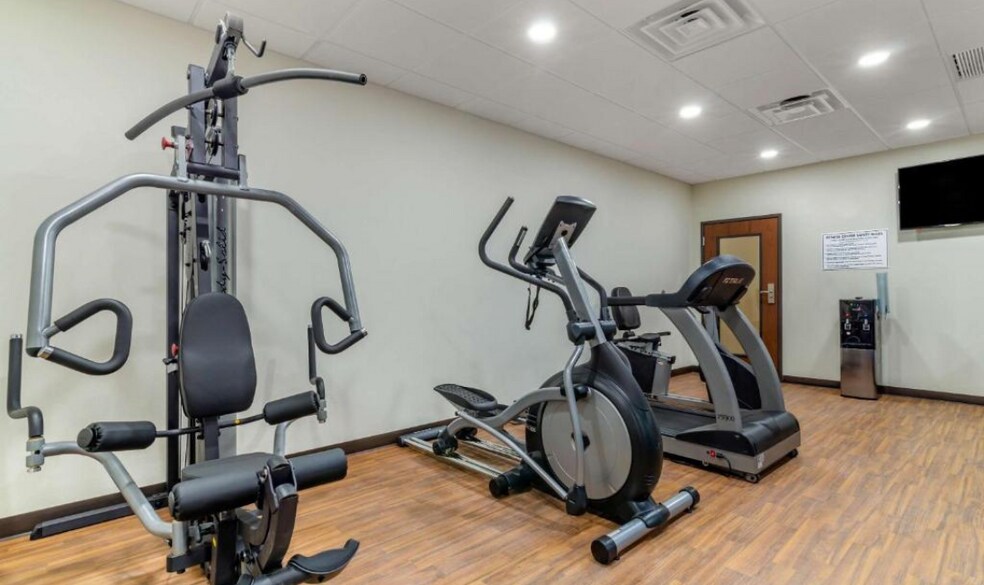 More Photos Of 1949 N 9th St, Salina Hotel For Sale