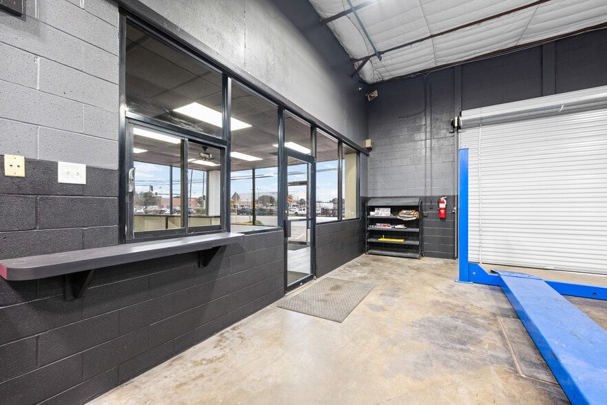 More Photos Of 6259 N Eldridge Pky, Houston Auto Repair For Sale