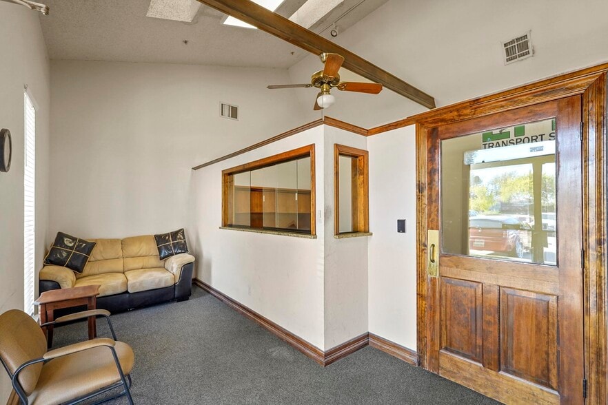 More Photos Of 2890 S Goliad St, Rockwall Industrial For Sale