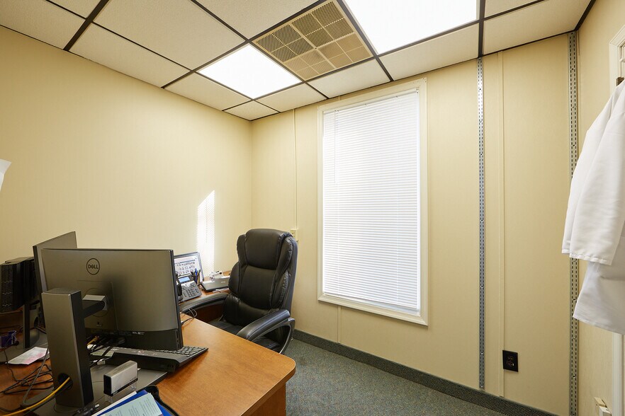 More Photos Of 2792 Egypt Rd, Audubon Medical For Lease