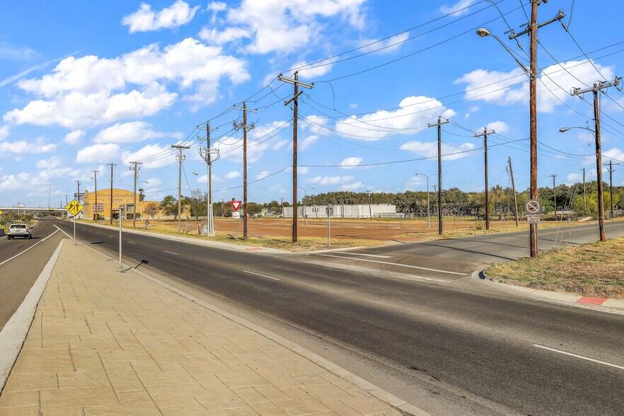 More Photos Of 1324 W Expressway 83, McAllen Freestanding For Sale