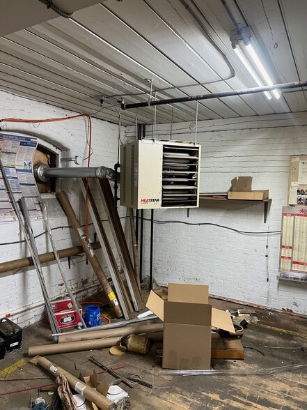 More Photos Of 50 Industrial Cir, Lincoln Manufacturing For Lease