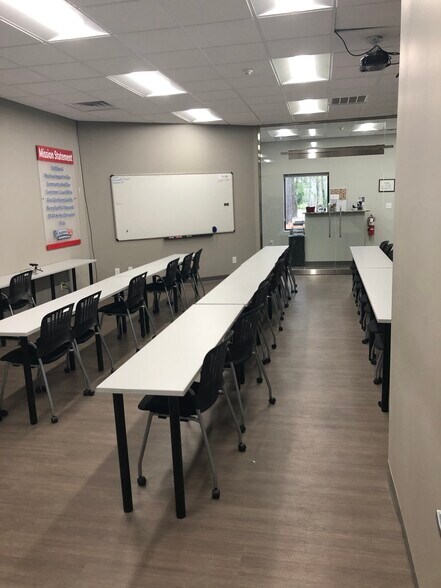 More Photos Of 8201 Brownleigh Dr, Raleigh Warehouse For Lease