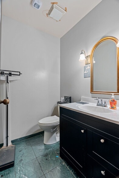 More Photos Of 11709 Old Ballas Rd, Saint Louis Medical For Sale
