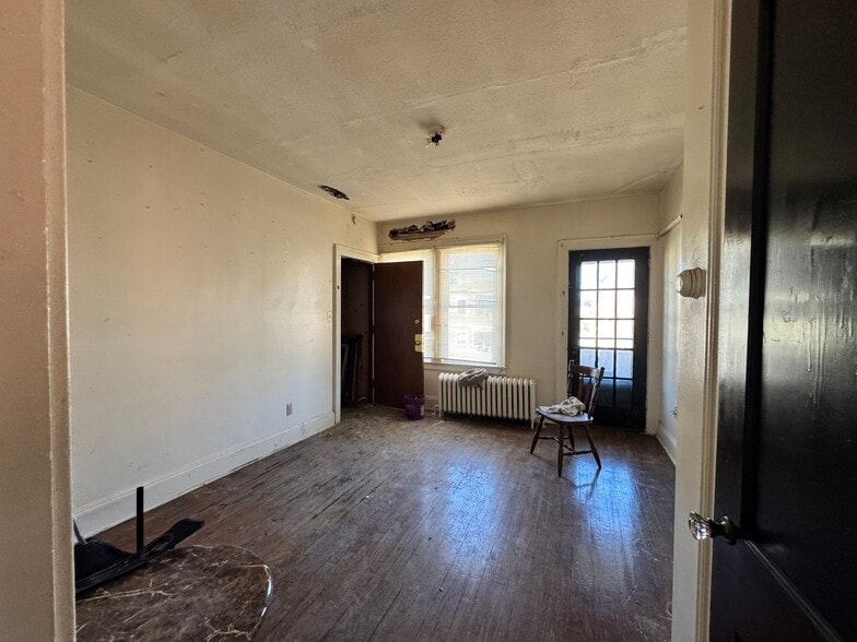 More Photos Of 102 Rowe Ave, Hartford Apartments For Sale