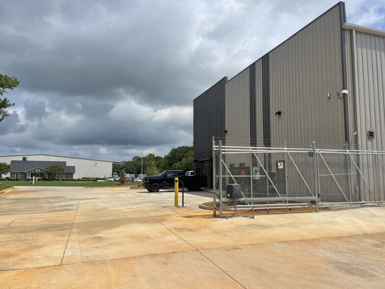 More Photos Of 11140 Bob Williams Pky, Covington Industrial For Sale