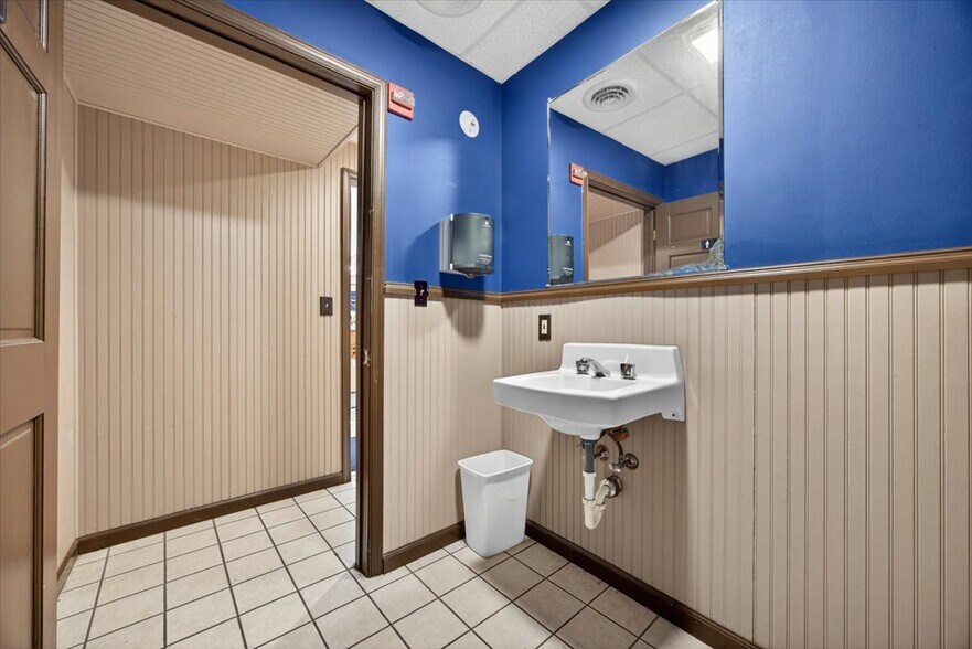 More Photos Of 650-654 S Main St, Wilkes-Barre Bar For Sale