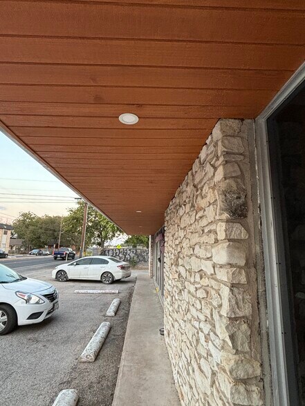 More Photos Of 601 E 53rd St, Austin Storefront Retail Office For Sale