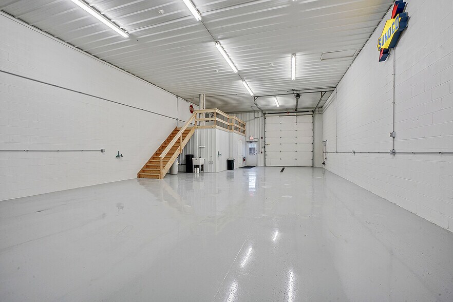 More Photos Of 1307 S Schoolhouse Rd, New Lenox Warehouse For Lease