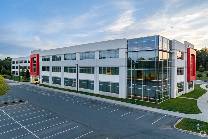 More Photos Of 8106 Calvin Hall Rd, Fort Mill Office For Lease
