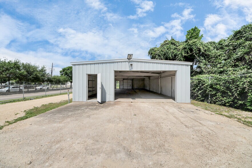 More Photos Of 12024 Alief Clodine Rd, Houston Light Distribution For Sale