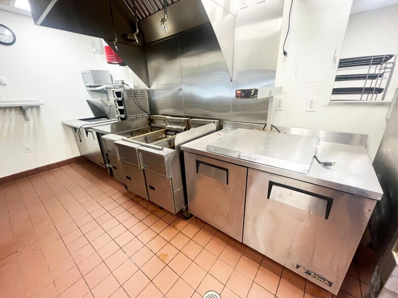 More Photos Of 527 E Highway 20, Valentine Fast Food For Sale
