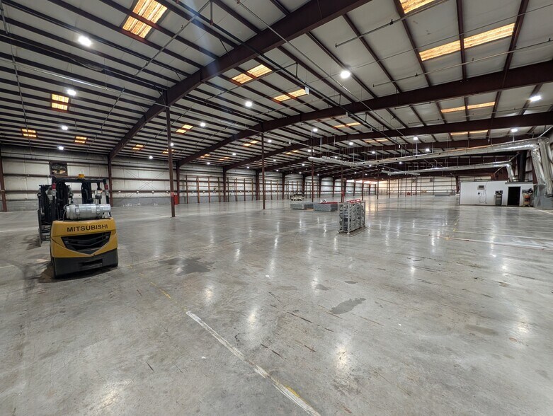 More Photos Of 1400 Montgomery, South Hill Warehouse For Lease