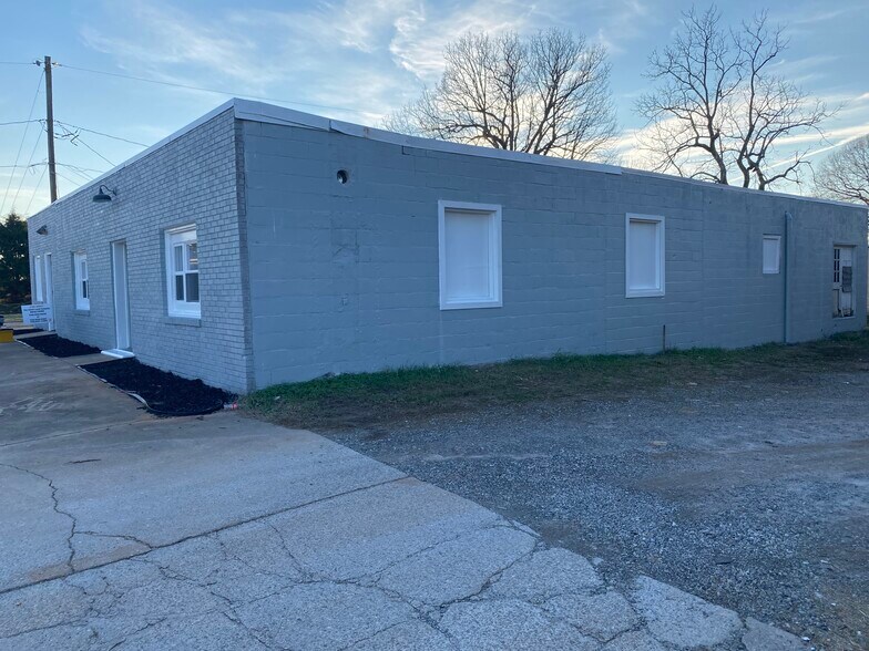 More Photos Of 308 S McLin Creek Rd, Conover Industrial For Lease