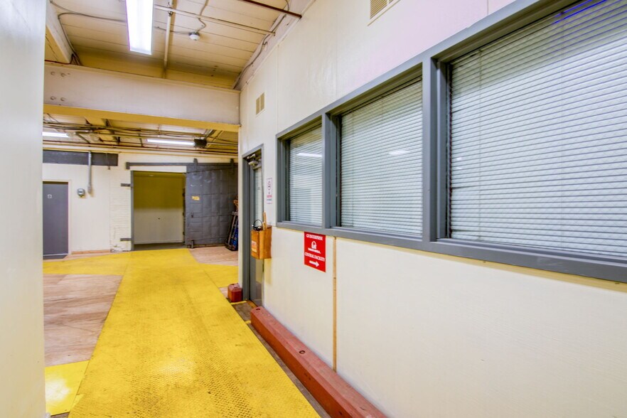 More Photos Of 150 Front St, West Springfield Light Manufacturing For Lease