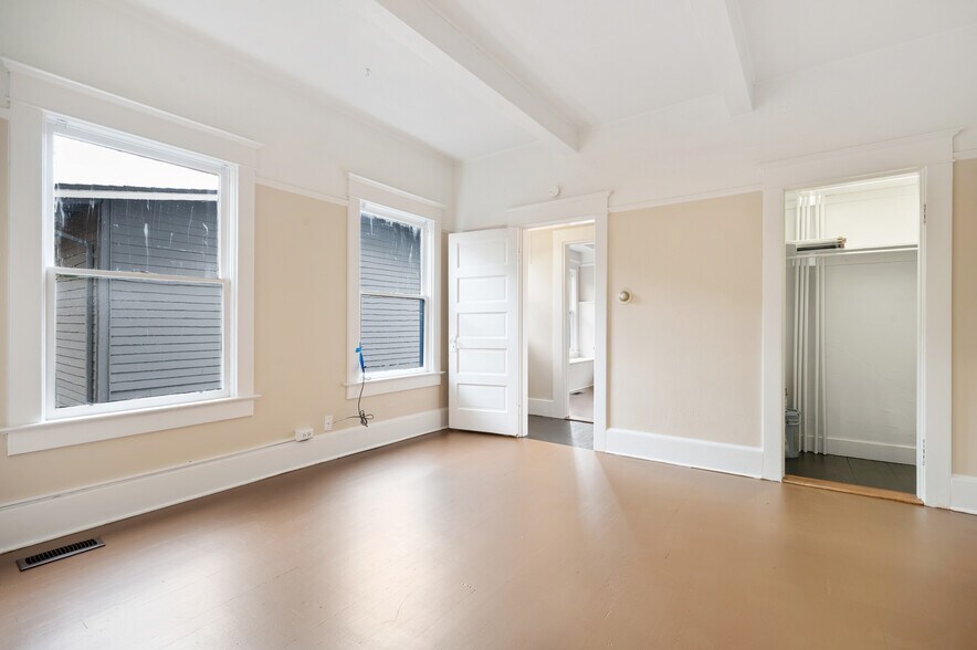 More Photos Of 1425 Palm Ave SW, Seattle Multifamily For Sale