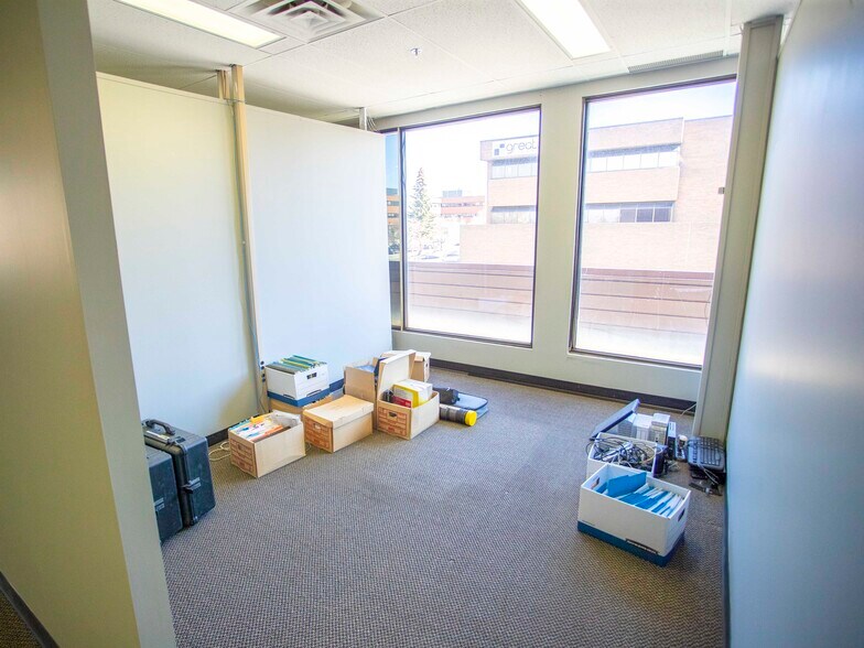 More Photos Of 3112 11th Ave NE, Calgary Office For Lease