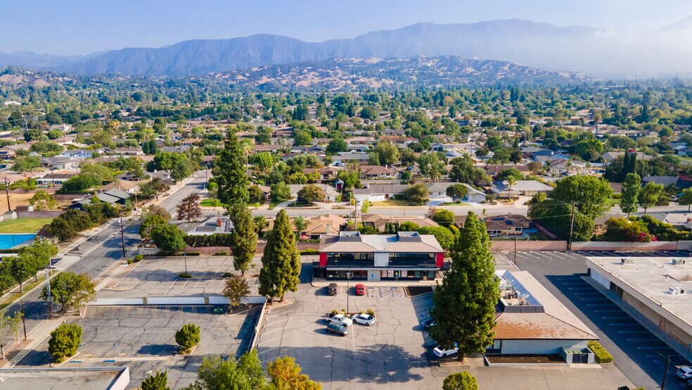 More Photos Of 985-987 W Foothill Blvd, Claremont Unknown For Lease