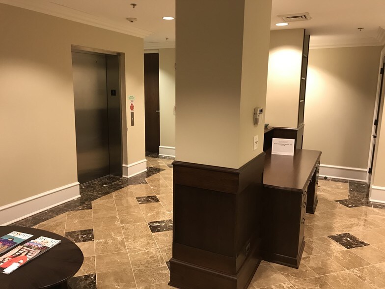 More Photos Of 1 Walker Ave, Clarendon Hills Office For Lease