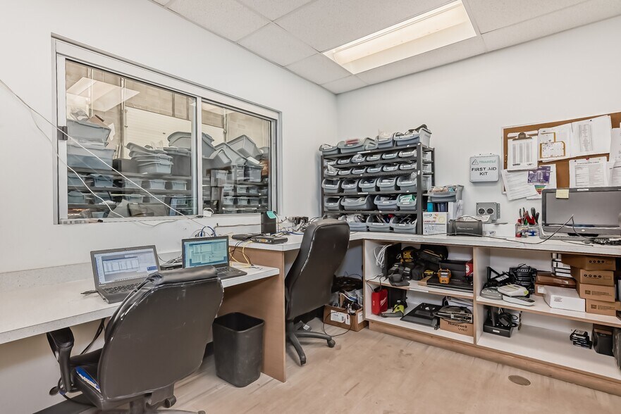 More Photos Of 9040-9058 22nd Ave SW, Edmonton Showroom For Sale