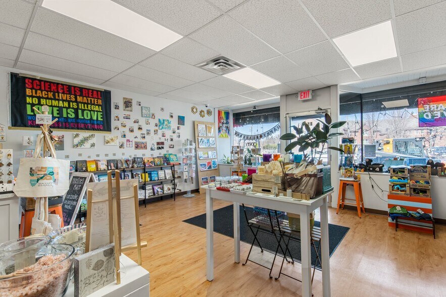More Photos Of 1652 Grand Ave, Saint Paul Storefront Retail Office For Lease