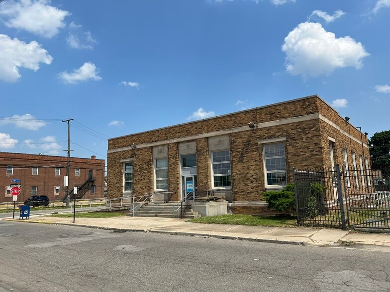 More Photos Of 235 Burke St, River Rouge Office For Sale
