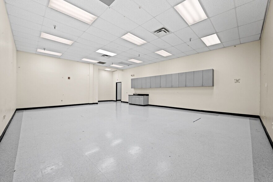 More Photos Of 1111 Digital Dr, Richardson Showroom For Sale