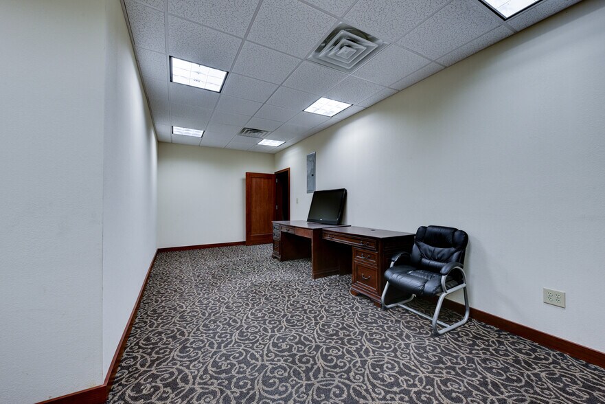 More Photos Of 5107 Monaco Cir, San Antonio Office For Sale