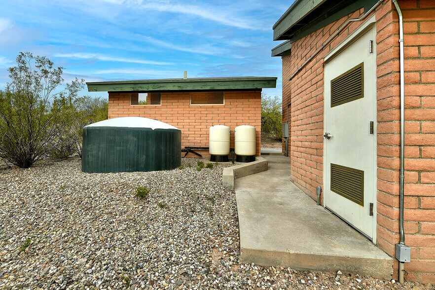 More Photos Of 2751 N Soldier Trl, Tucson Specialty For Sale
