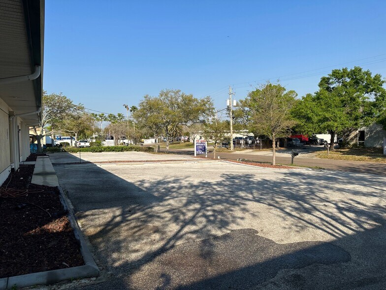 More Photos Of 325 Scarlett Blvd, Oldsmar Warehouse For Sale