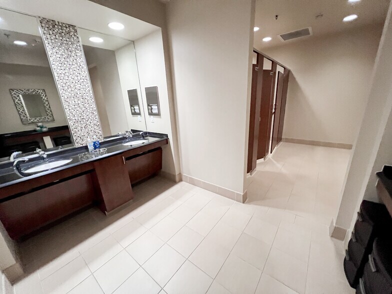 More Photos Of 6301 Holiday Hill Rd, Midland Office For Lease