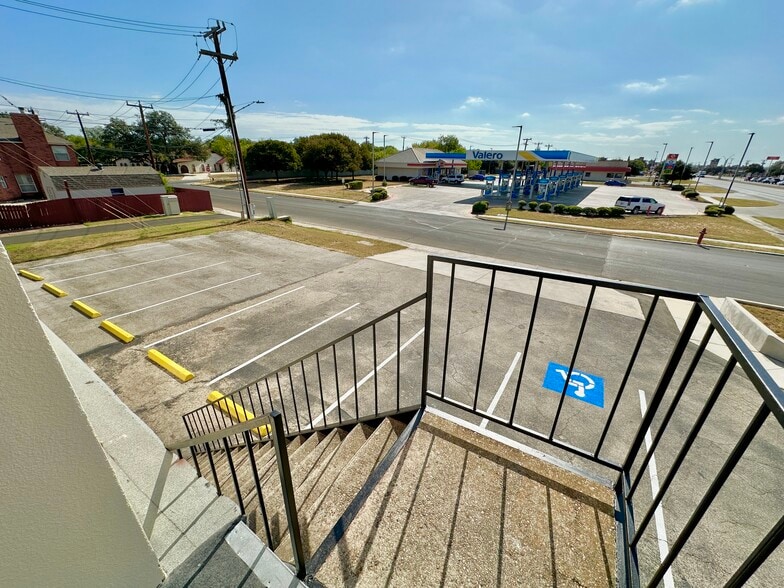 More Photos Of 7205 Bandera Rd, San Antonio Unknown For Lease
