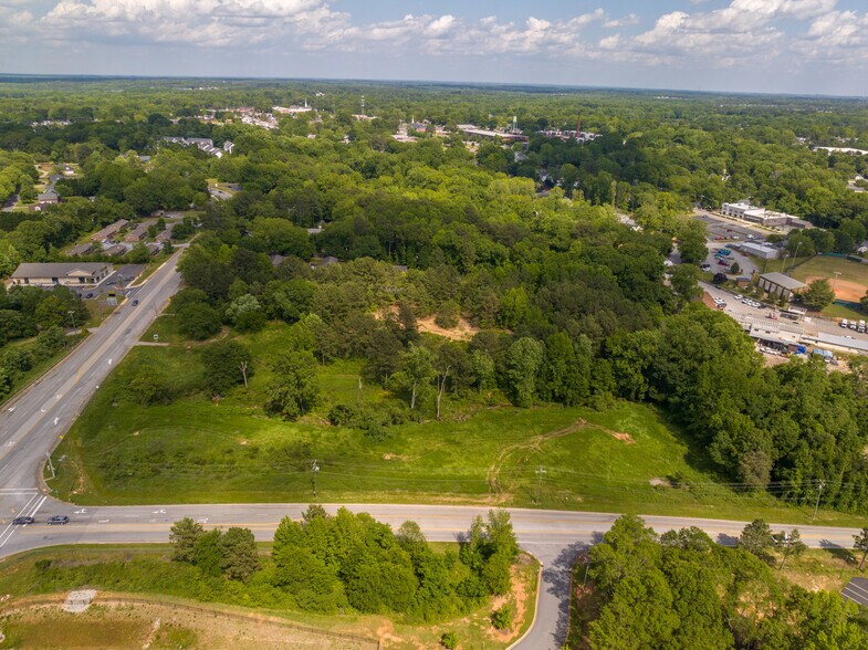 More Photos Of 409 W Georgia Rd, Simpsonville General Retail For Lease