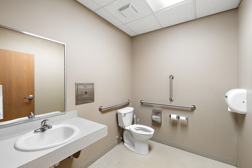More Photos Of 1794 N Lapeer Rd, Lapeer Medical For Lease