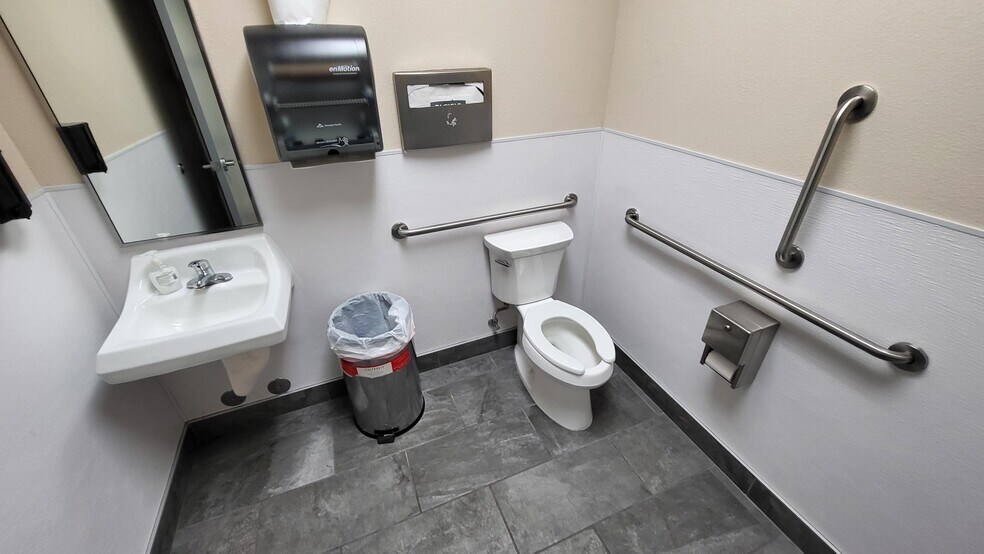 More Photos Of 2610-2620 S Jones Blvd, Las Vegas Medical For Sale