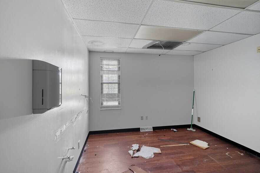 More Photos Of 9309-9319 Cincinnati-Columbus Rd, West Chester Office For Lease