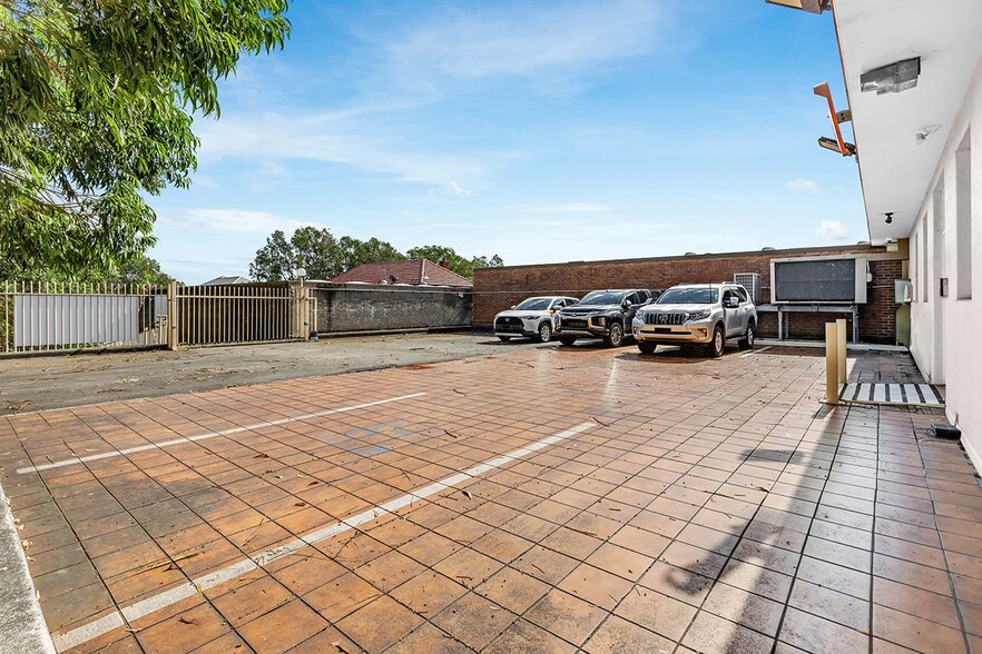 More Photos Of 24 Beaumont St, Hamilton Office For Lease