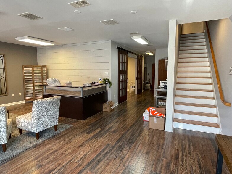 More Photos Of 955 W Wade Hampton Blvd, Greer Office For Lease