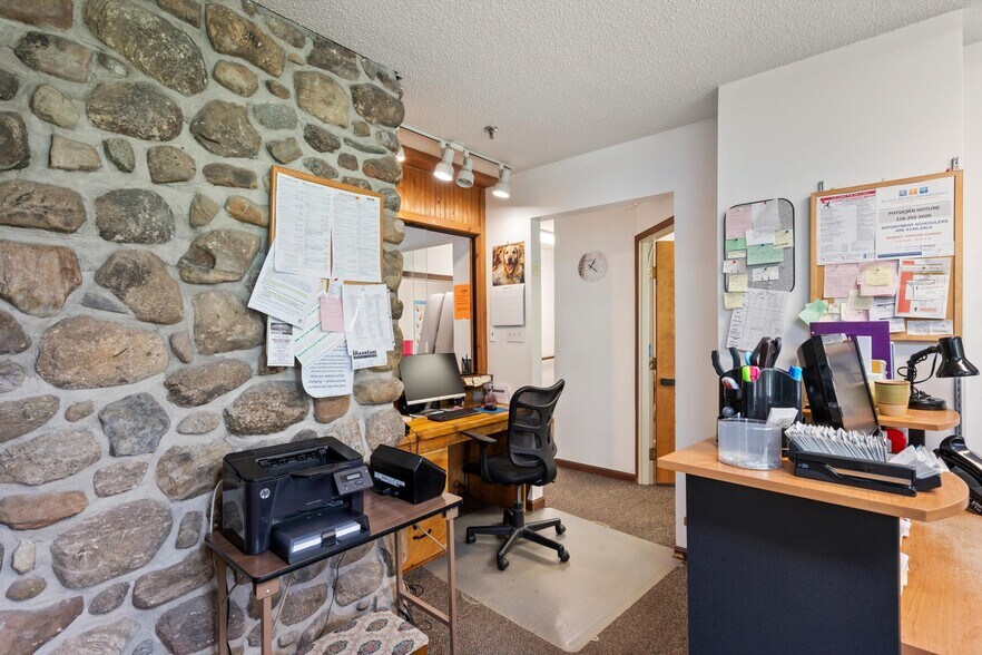More Photos Of 290 Church St, Saratoga Springs Office For Sale