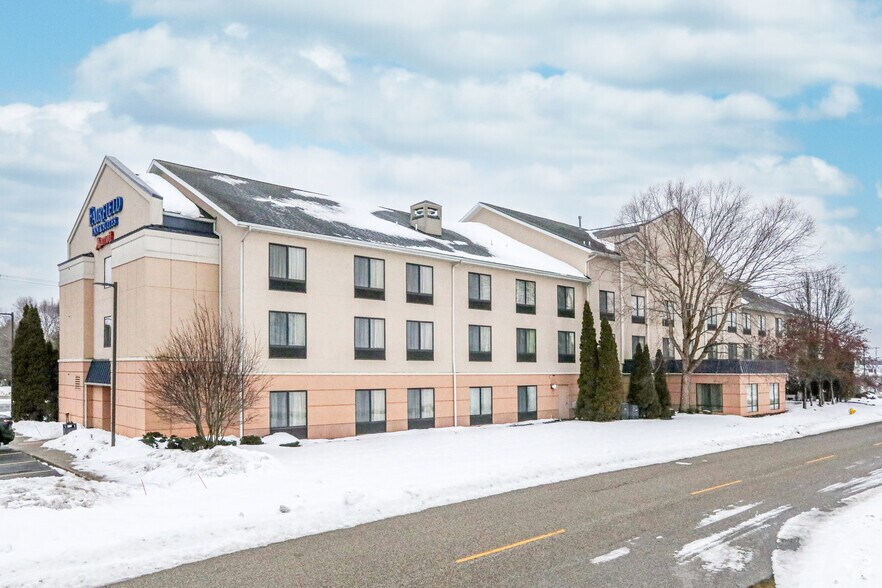 More Photos Of 1520 Mount Garfield Rd, Norton Shores Hotel For Sale