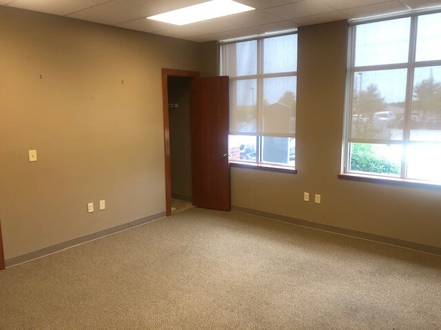 More Photos Of 3351-3383 NE Ralph Powell Rd, Lee's Summit Office For Lease