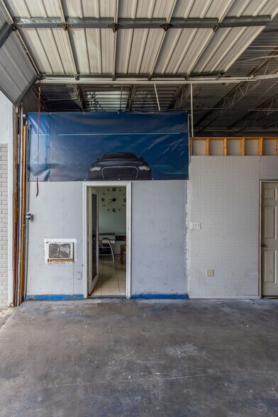 More Photos Of 526-528 S Dixie Hwy E, Pompano Beach Service For Lease