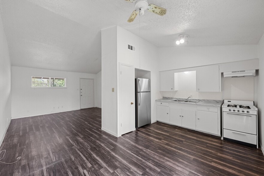 More Photos Of 2115 Goodrich Ave, Austin Apartments For Sale