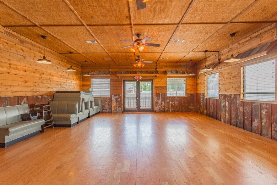 More Photos Of 505 W 9th St, Chickamauga Fast Food For Sale