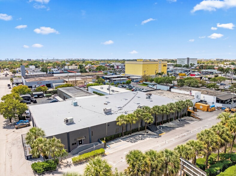 More Photos Of 2500 NW 39th St, Miami Light Distribution For Sale